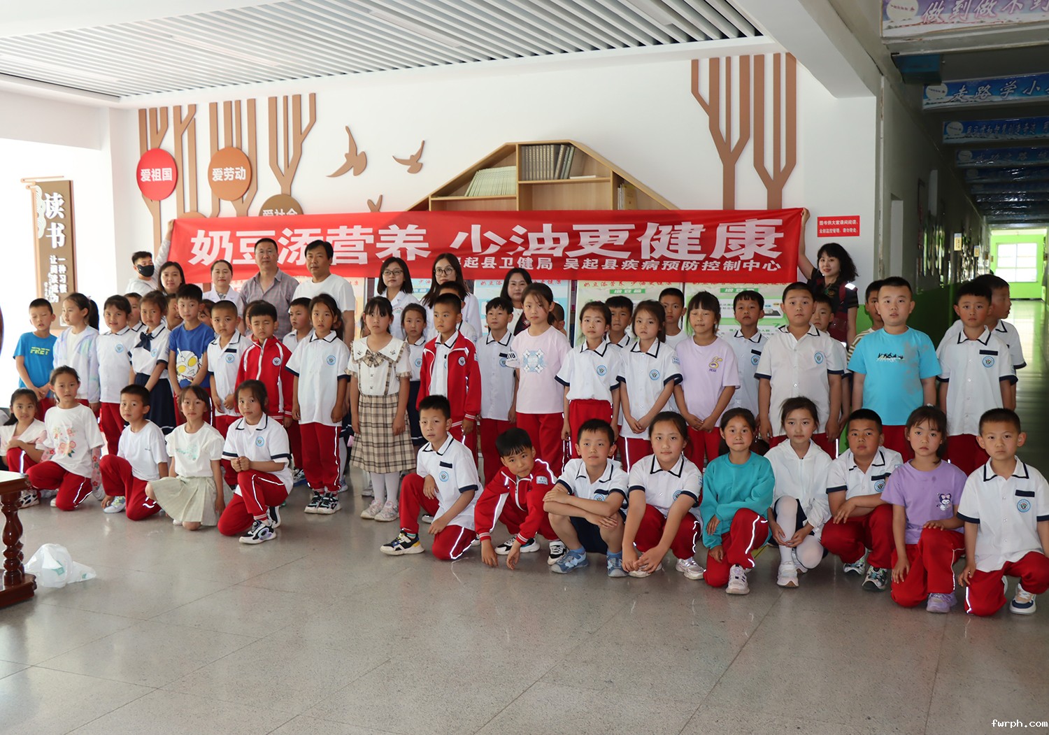 吴起县疾病预防控制中心+学生们听完知识讲解.jpg 吴起县疾病预防控制中心+学生们听完知识讲解.jpg