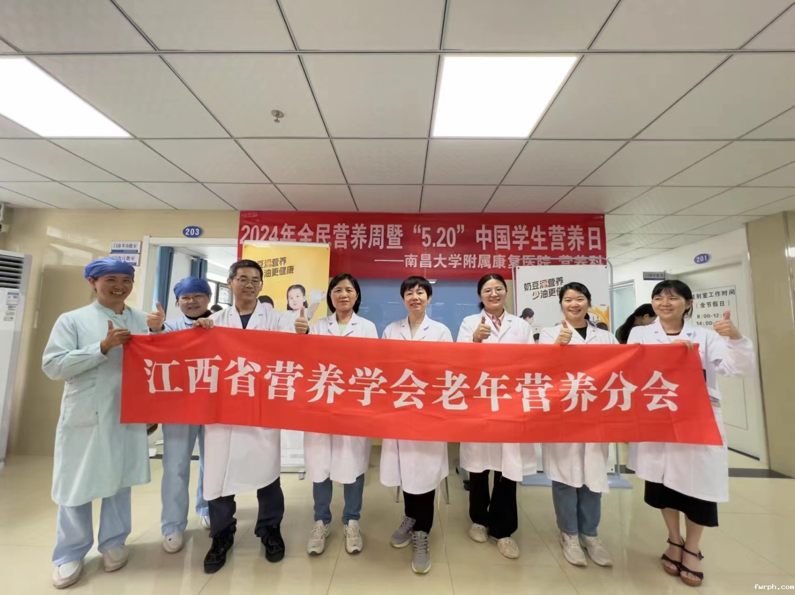 20240515上午,南昌大学附属康复医院门诊二楼,主任医师孙玲、医学硕士刘宁宁,受益人群病患、家属及本院职工,活动方式讲课、互动、现场检测 (4).jpg