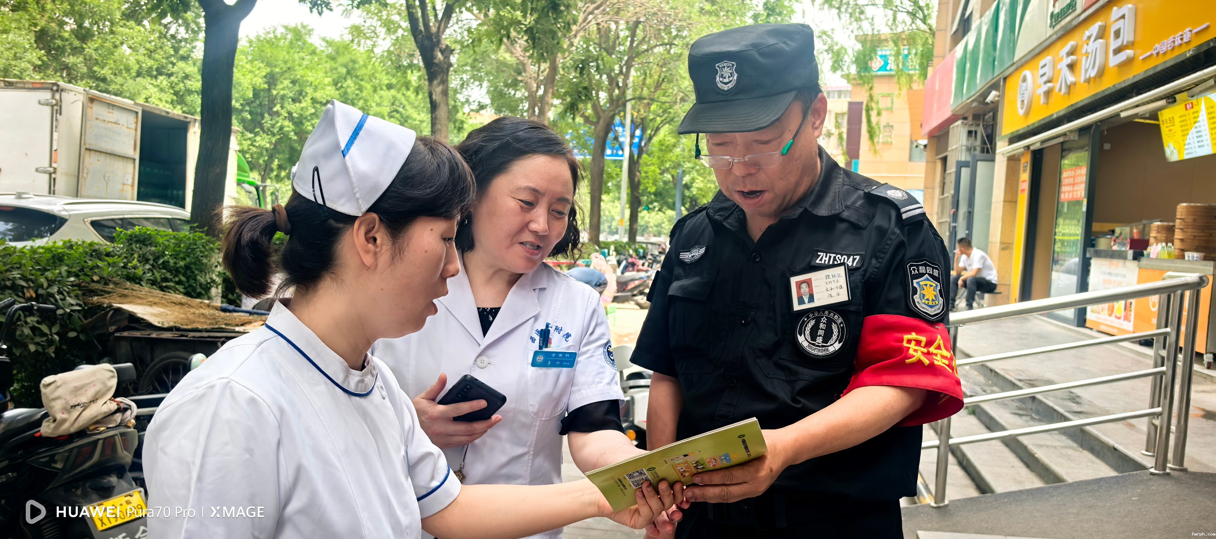 西安医学院第二附属医院  进街道解读膳食指南.jpg