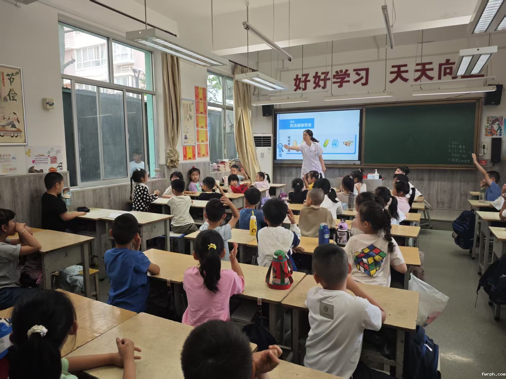 西安宝石花长庆医院丨于店子王小学为小学生科普”知食就是力量.jpg