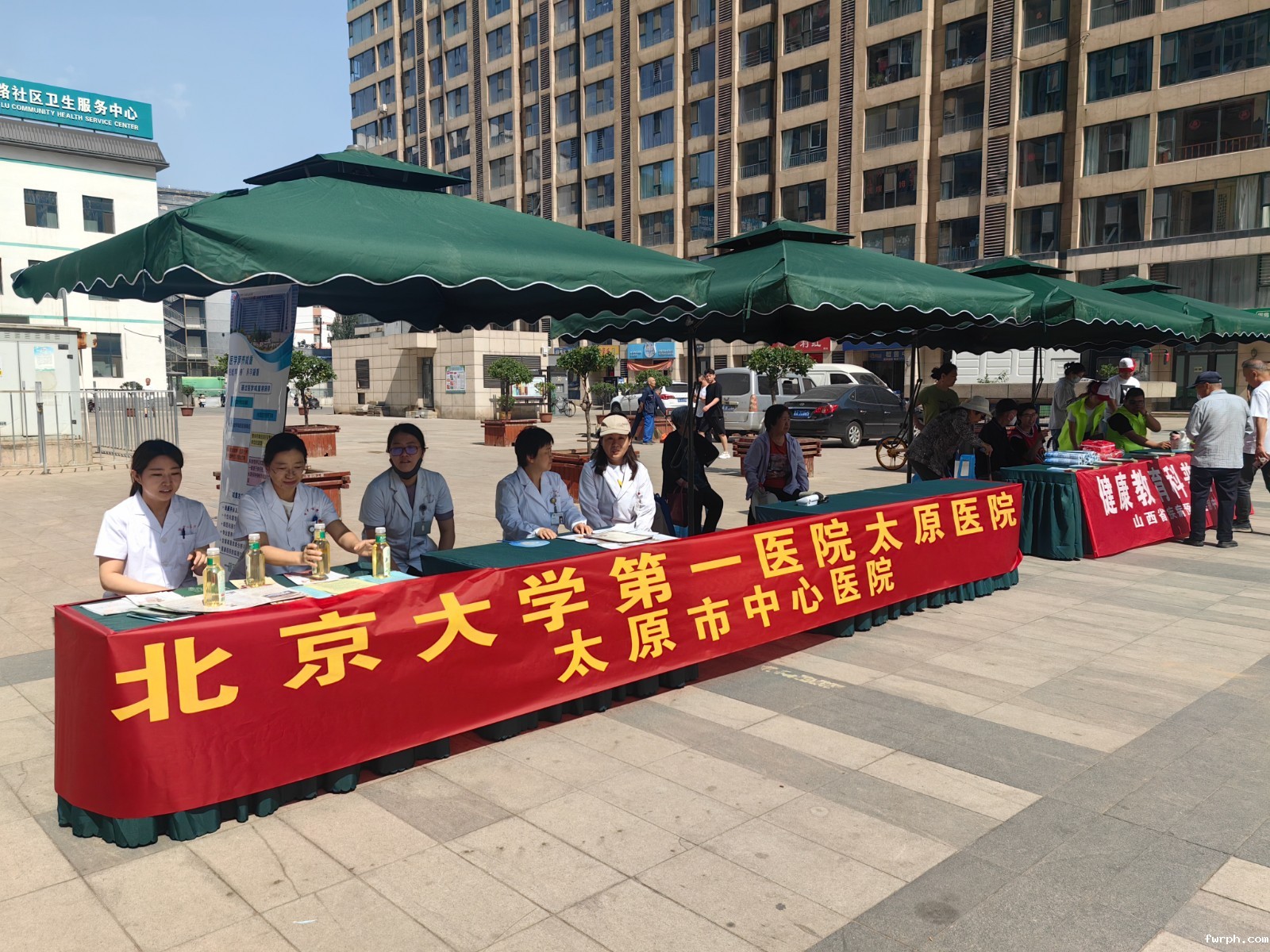 5月17日北大医院太原医院平阳景苑社区义诊.jpg