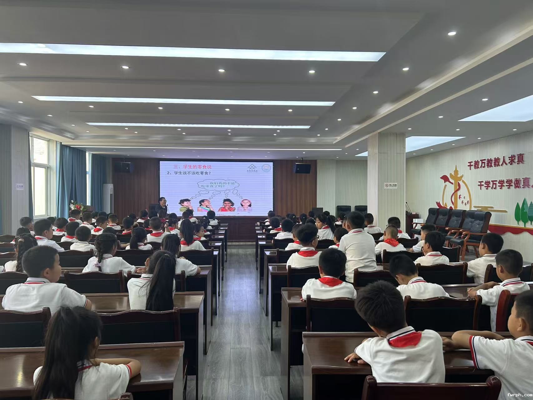 安康市营养学会在高新区第二小学校园科普.jpg