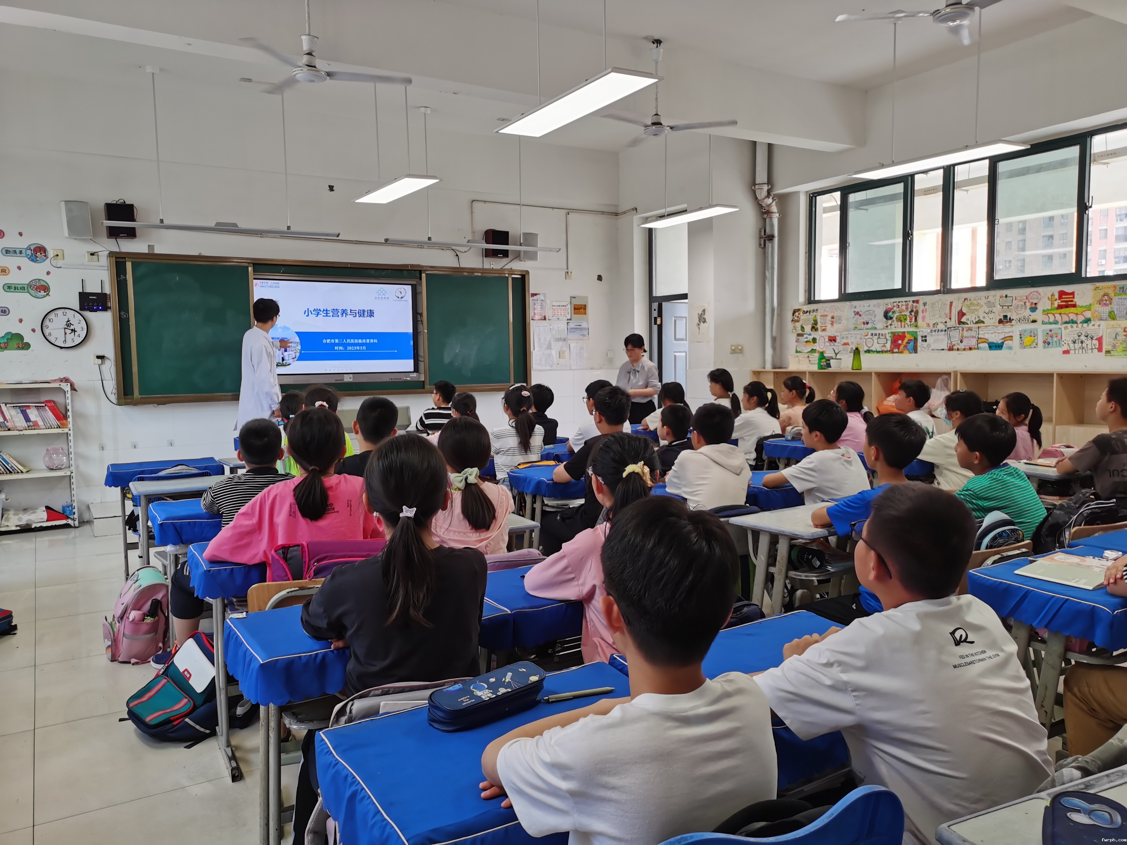20230519+合肥市郎溪路小学+合肥市二院营养科医生开展营养讲座.jpg